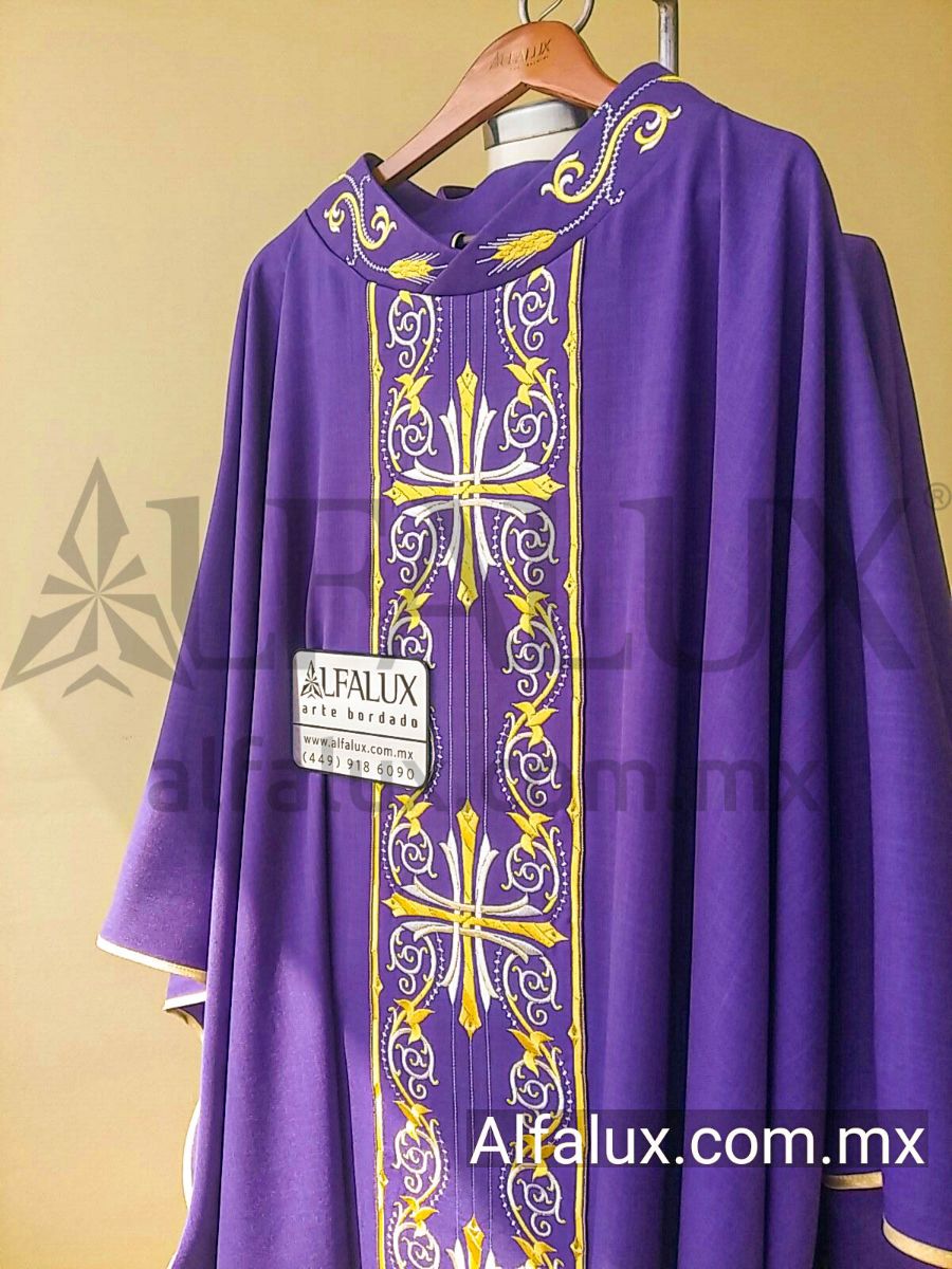 15 CARDENAL Morado Central Cuello Bordado 32